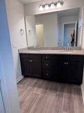 4555 Dillon Mill Dr in McLeansville, NC - Foto de edificio - Building Photo