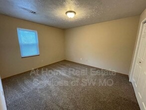 1306 E McDaniel St in Springfield, MO - Building Photo - Building Photo