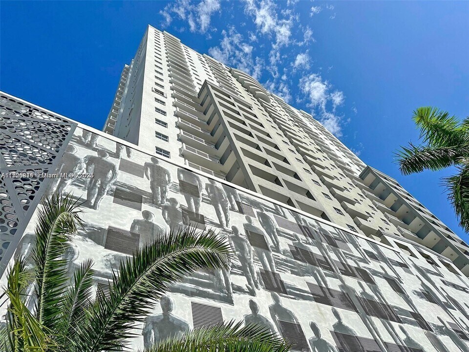 185 SE 14th Ter, Unit 904 in Miami, FL - Foto de edificio