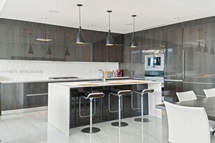 3300 NE 188th St in Aventura, FL - Building Photo