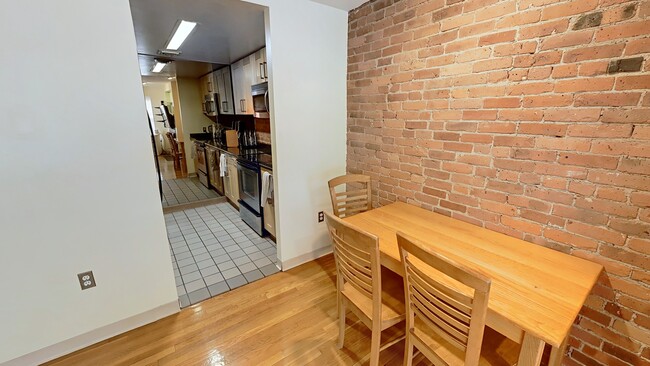 103 Gainsborough St, Unit 204 in Boston, MA - Building Photo - Building Photo