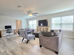 380 Hilburn Ln in Pensacola, FL - Building Photo - Building Photo