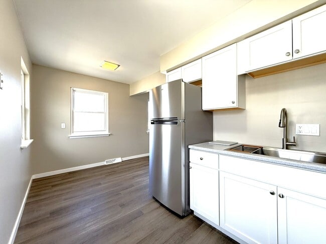 property at 11049 W Hampton Ave