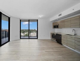 121 NE 34th St, Unit 1501 in Miami, FL - Building Photo