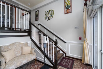 Chestnut Hollow Apartments in Needham, MA - Foto de edificio - Lobby
