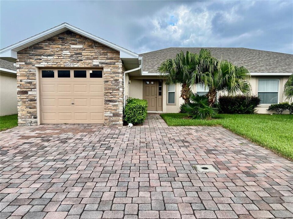 2637 Shelby Ruth Pl in St. Cloud, FL - Building Photo