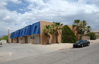 Crossroads Apartments in Tucson, AZ - Building Photo - Building Photo