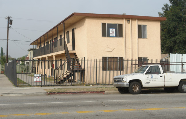 158 W 74th St in Los Angeles, CA - Foto de edificio - Building Photo