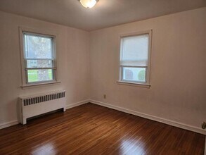 2 Springwood Cir in Hyde Park, NY - Building Photo - Building Photo