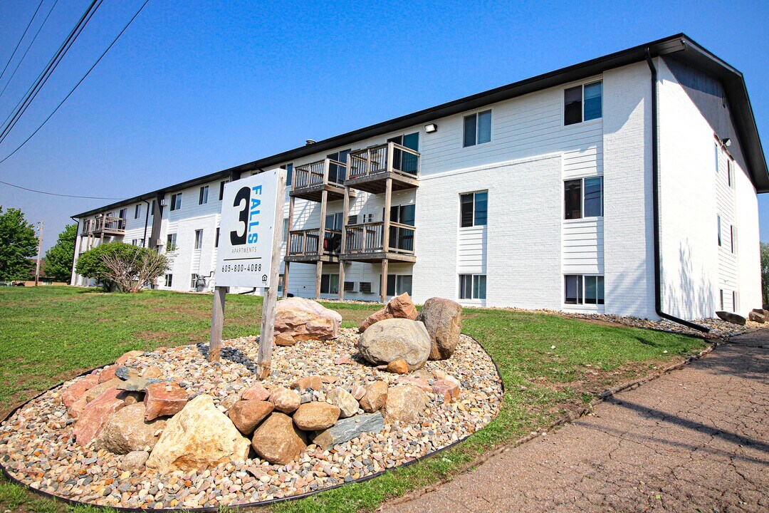 Welcome to 3Falls Apartments in Sioux Falls, SD - Building Photo