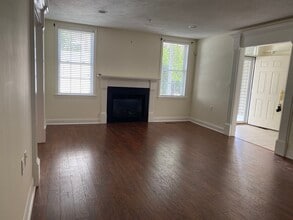 807 Ledgewood Way in Clinton, MA - Building Photo - Building Photo