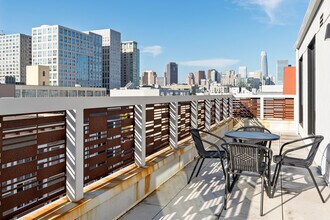 1288 Howard St in San Francisco, CA - Foto de edificio - Building Photo