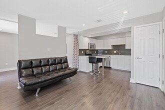 935 La Posada Dr, Unit 254 in Austin, TX - Building Photo - Building Photo