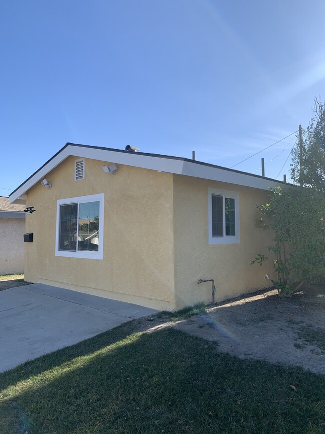 7302 Natal Dr in Westminster, CA - Building Photo - Building Photo