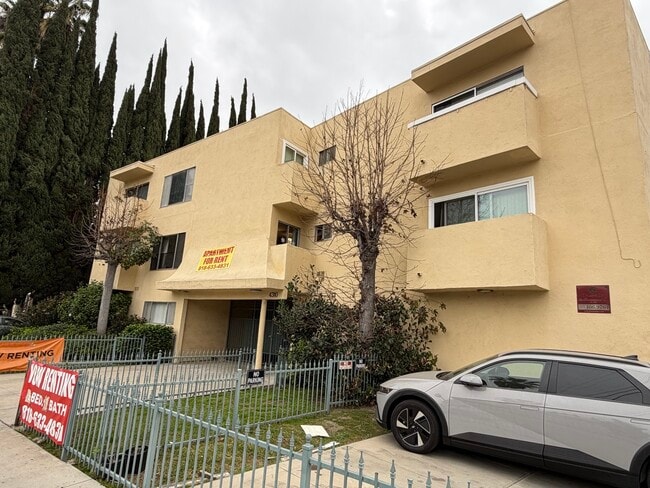 4310 Ventura Canyon in Sherman Oaks, CA - Building Photo - Building Photo