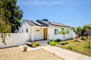 13700 Branford St in Arleta, CA - Building Photo