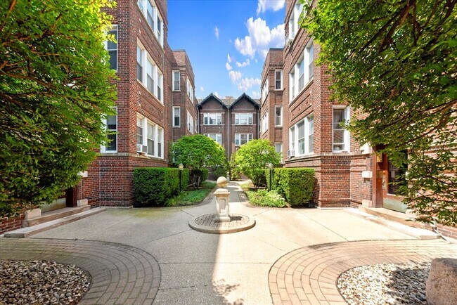 property at 4862 N Ashland Ave