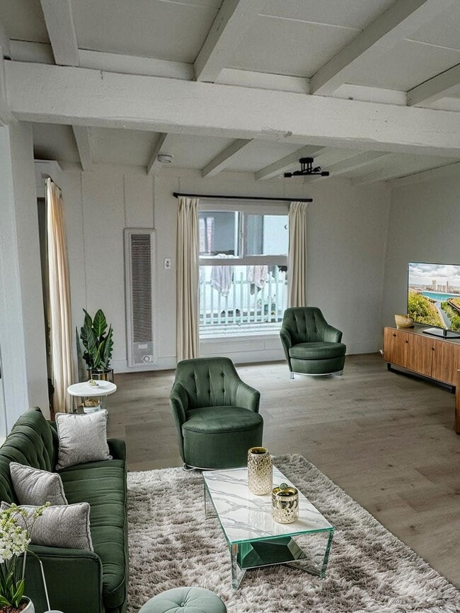 320 7th St, Unit 6 in Seal Beach, CA - Building Photo - Building Photo