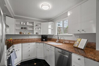 1200 Boylston Ave in Seattle, WA - Building Photo - Building Photo