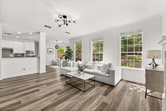 7016 Bending Oak Rd in Austin, TX - Building Photo - Building Photo