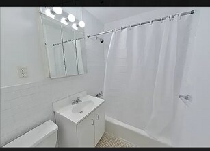 E. E 40th St in New York, NY - Building Photo - Building Photo