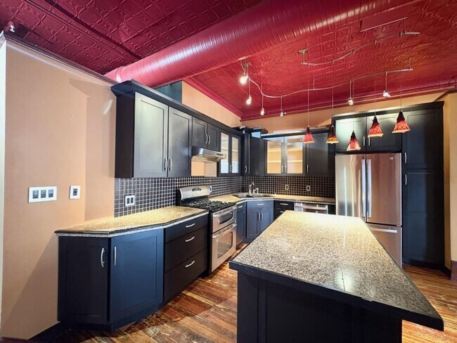 318 N Main St in Bloomington, IL - Building Photo - Building Photo