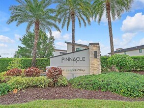 10250 NW 76th Terrace in Doral, FL - Building Photo - Building Photo