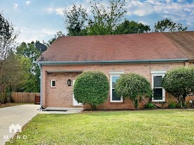 1924 W Brownstone Ct SW in Decatur, AL - Building Photo