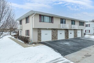 Weathersfield Commons in Schaumburg, IL - Building Photo