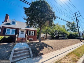 621 N Kensington St in Arlington, VA - Building Photo