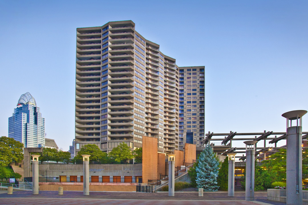 One Lytle Place in Cincinnati, OH - Foto de edificio