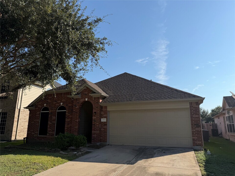2723 Acacia Fair Ln in Fresno, TX - Building Photo