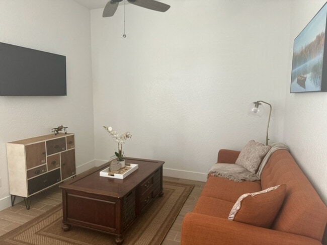 3733 N Clay St, Unit Private suite