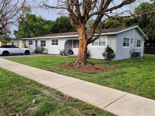 736 NW 2nd Ave in Fort Lauderdale, FL - Foto de edificio - Building Photo