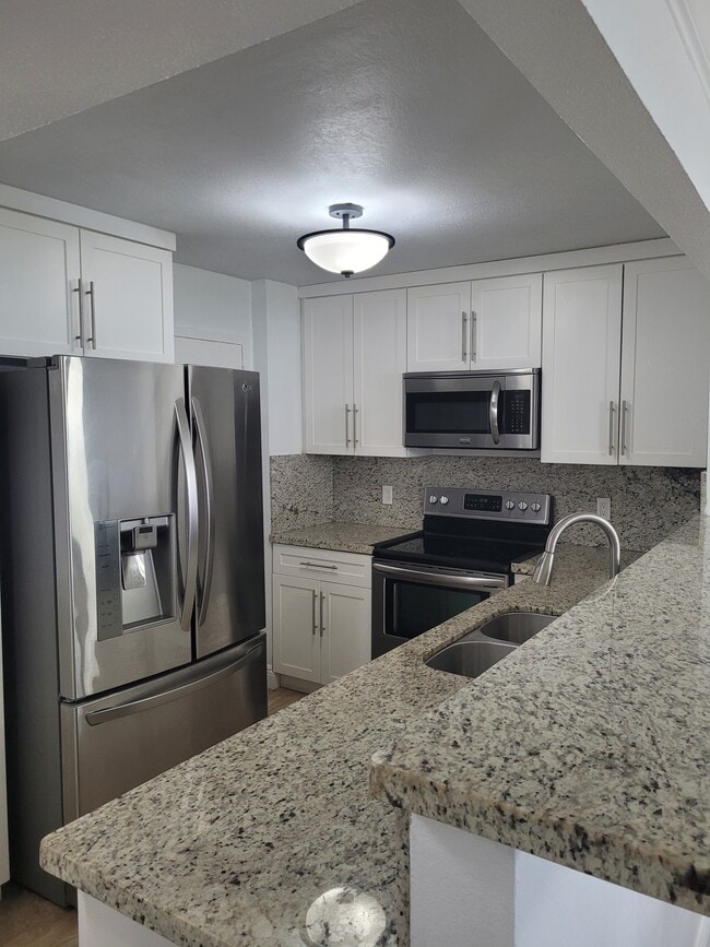 9143 SW 77th Ave, Unit B708 in Miami, FL - Foto de edificio - Building Photo