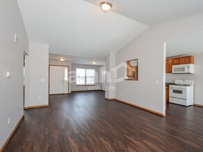 1031 Misty Landing Ct in Malta, IL - Foto de edificio - Building Photo