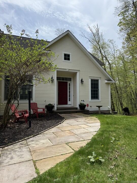 29 Chestnut Hill Rd in West Hartford, CT - Building Photo