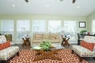 La Paz Apartments in Houston, TX - Building Photo - Interior Photo