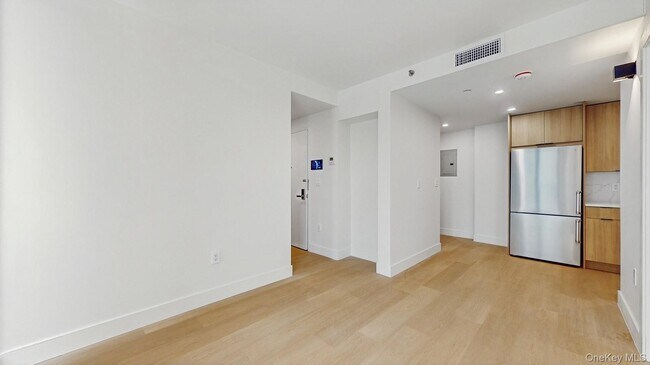 32-57-57 38th St in Queens, NY - Building Photo - Building Photo