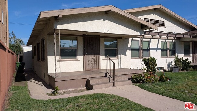 property at 1153 W 39th St