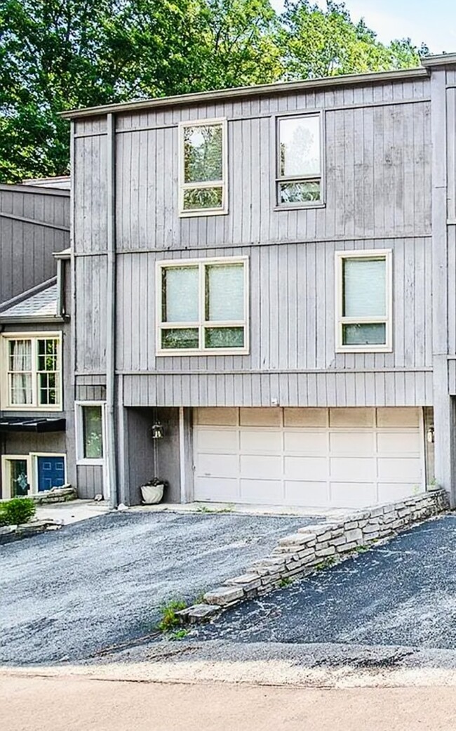 property at 2913 W Winterberry Ct