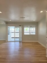 228 Carmillita Way in Modesto, CA - Foto de edificio - Building Photo