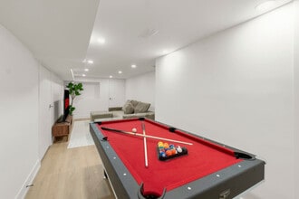 24 Denison Square, Unit SI ID1403813P in Toronto, ON - Building Photo - Building Photo