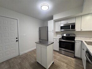 1258 Barbara Dr in Venice, FL - Building Photo - Building Photo