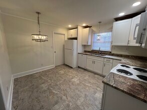 1920 Eastway Dr in Charlotte, NC - Foto de edificio - Building Photo