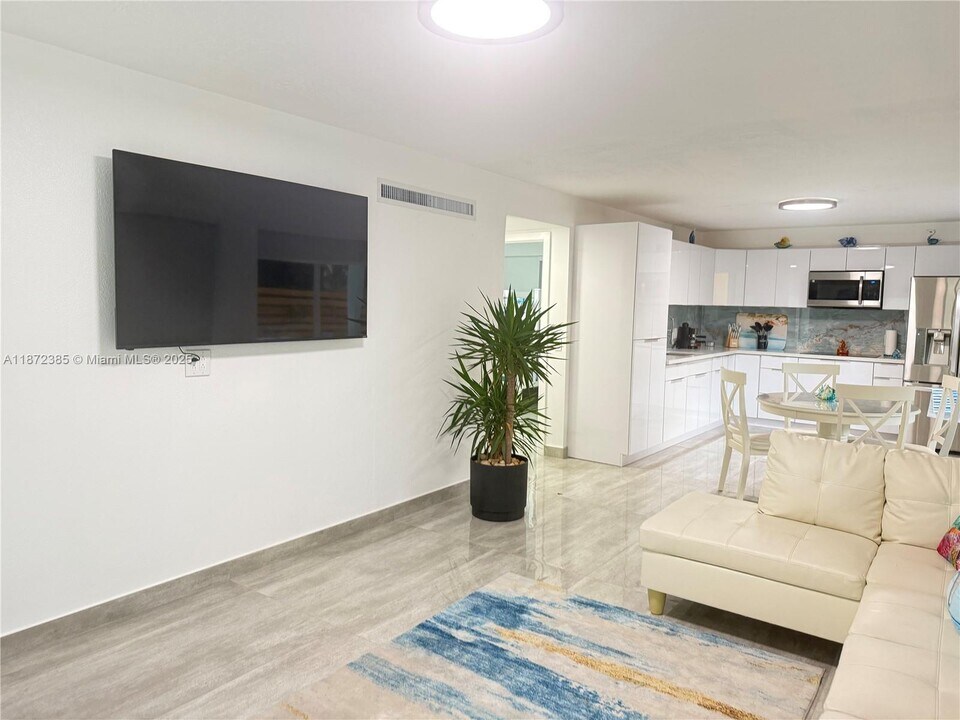 60 SE Marlin Ave in Key Largo, FL - Building Photo