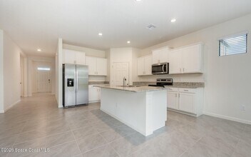 463 Old Country Rd S E in Palm Bay, FL - Building Photo - Building Photo