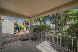 2077 Poppywood Ave in Henderson, NV - Building Photo - Building Photo