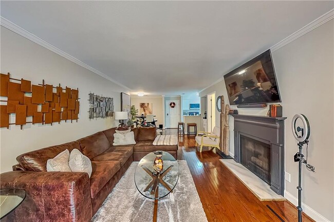 property at 3104 Pine Heights Dr NE