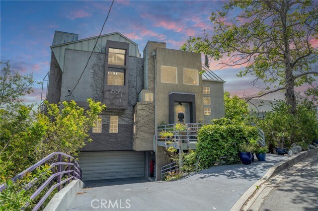property at 1667 Gladys Dr